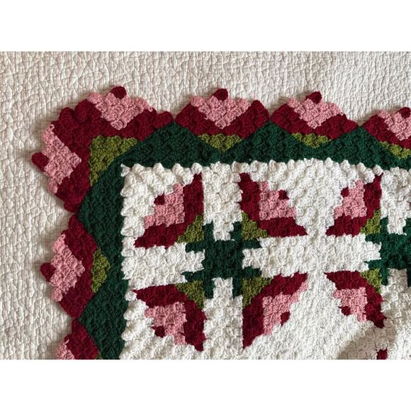 Handmade Crocheted Afghan, Vintage, Floral design, Double bed size - Picture 4 of 4